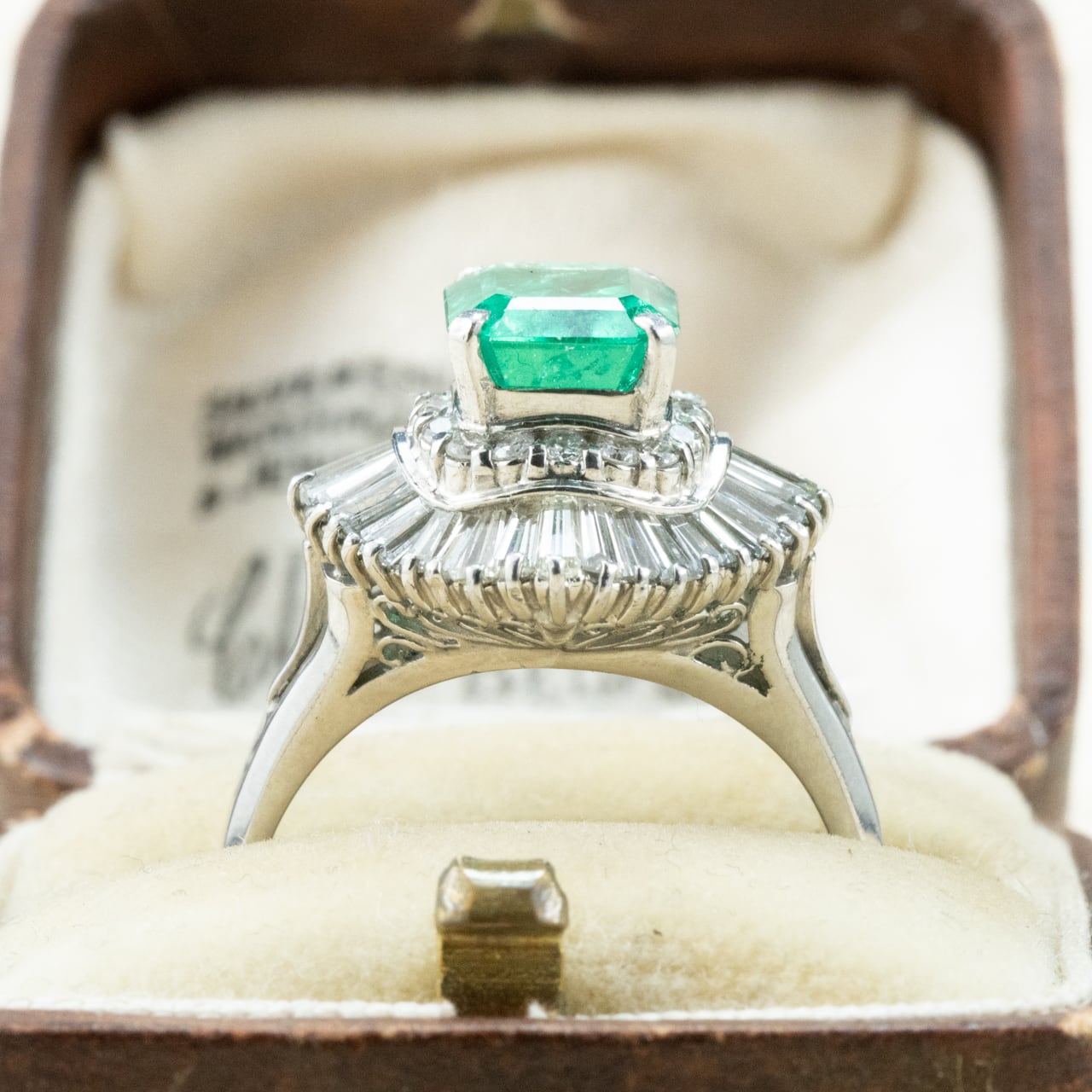 昭和ジュエリー エメラルド ダイヤモンド リング Pt900 1.79ct 1.4ct バレリーナセッティング ヴィンテージ 昭和レトロ MOR00698