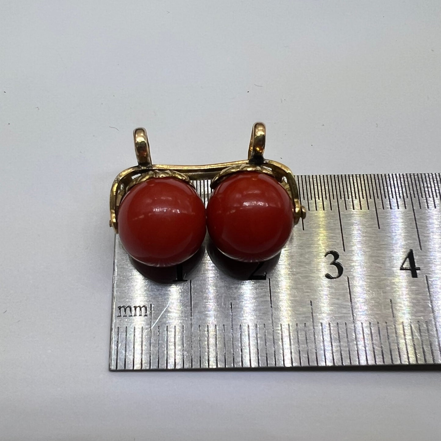 昭和ジュエリー 赤珊瑚 サンゴ 帯留め K18 ヴィンテージ 昭和レトロ コーラル 2珠 和装ジュエリー 帯どめ MOTH00026