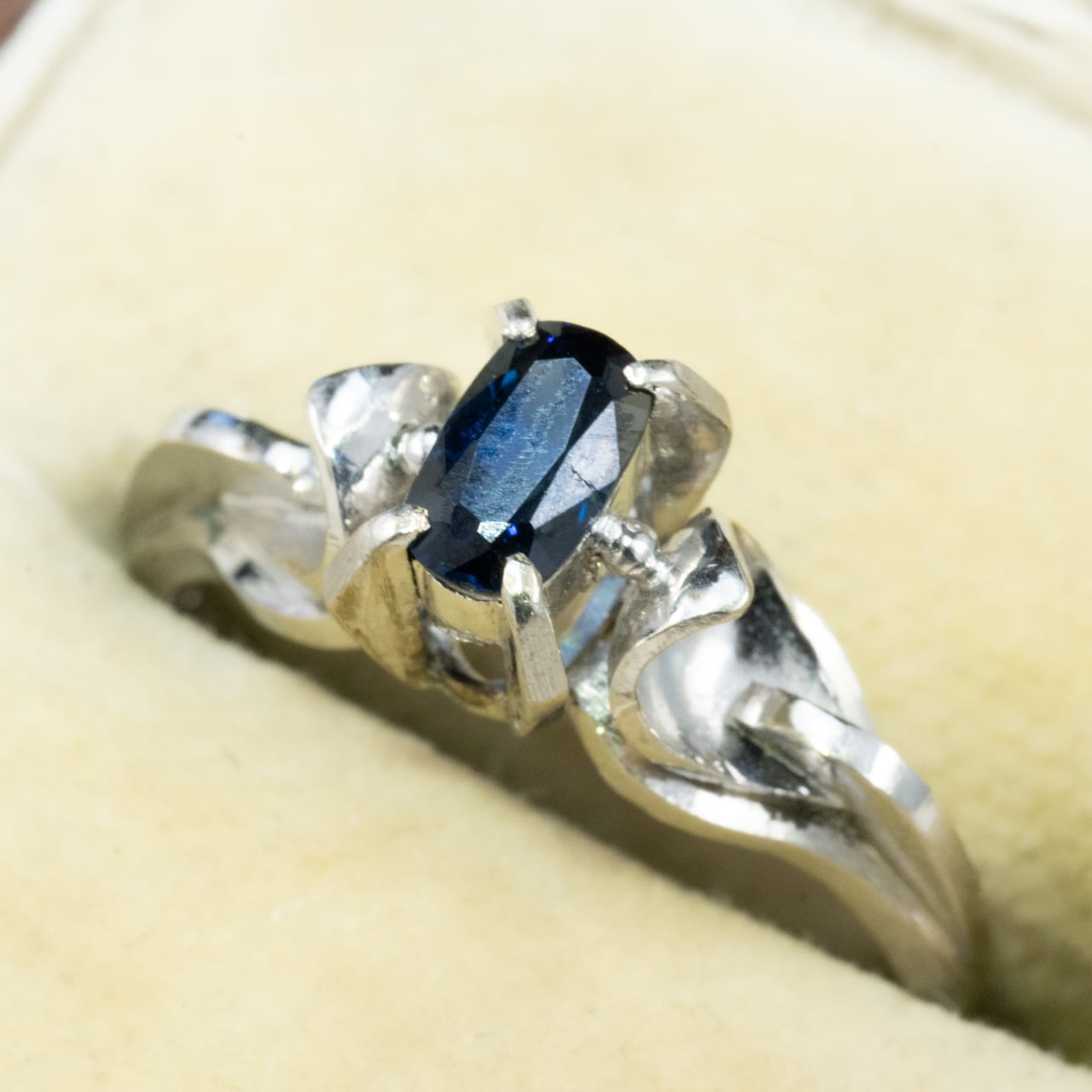 昭和ジュエリー サファイアリング 0.52ct K14WG 昭和レトロ 和デコ ヴィンテージ 指輪 青石 クールデザイン MOR00619