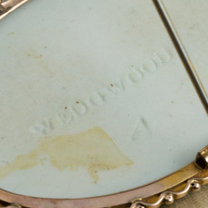 K９イギリス ウエッジウッド wedgwood ヴィンテージ カメオ ブローチ 〜空の青に魅せられて…女神達の語らい〜 MOBR00027
