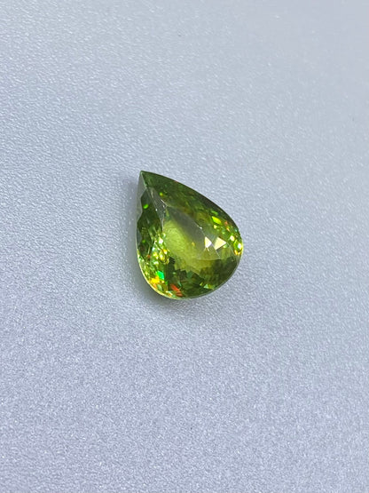 はっきり美しい緑茶系スフェーン 3.29ct ルースペアシェイプ 動画リンク Twitter/Xあり 3枚目