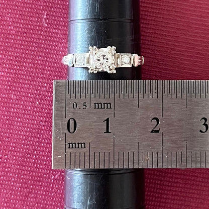 昭和ジュエリー ダイヤモンド リング 3石 3ストーン ヴィンテージ 昭和レトロ 箱爪リング 指輪 MR00730