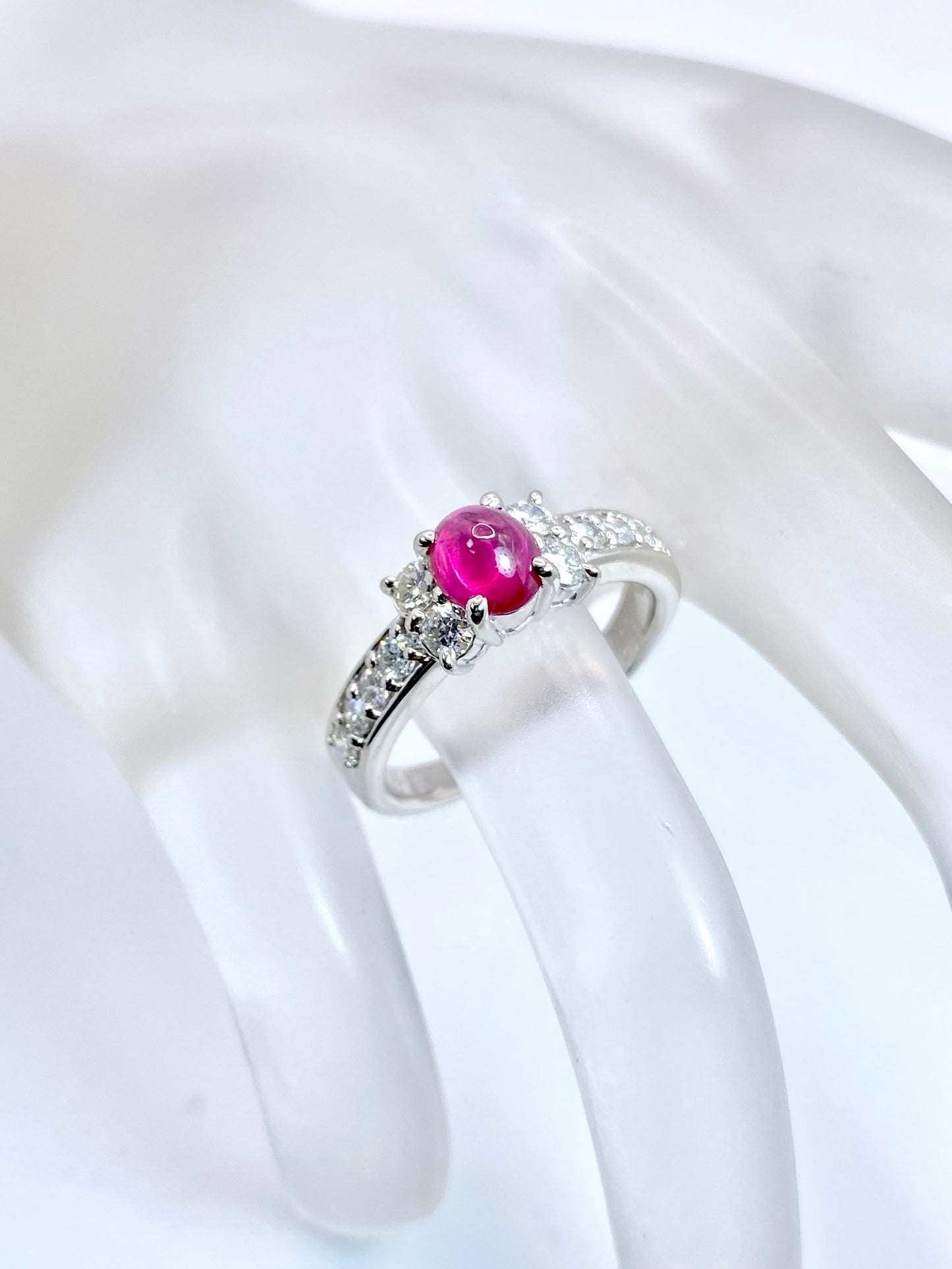 【夏季全体SALE（ジュエリー）~7/31】ルビー（キャッツアイ風）0.71ct / ダイヤモンド 計0.50ct  Pt900 リング 11号【リフレッシュメント(新品仕上げ・補修・洗浄等済)】【3日以内返品可（※カード/キャリア決済の場合）】