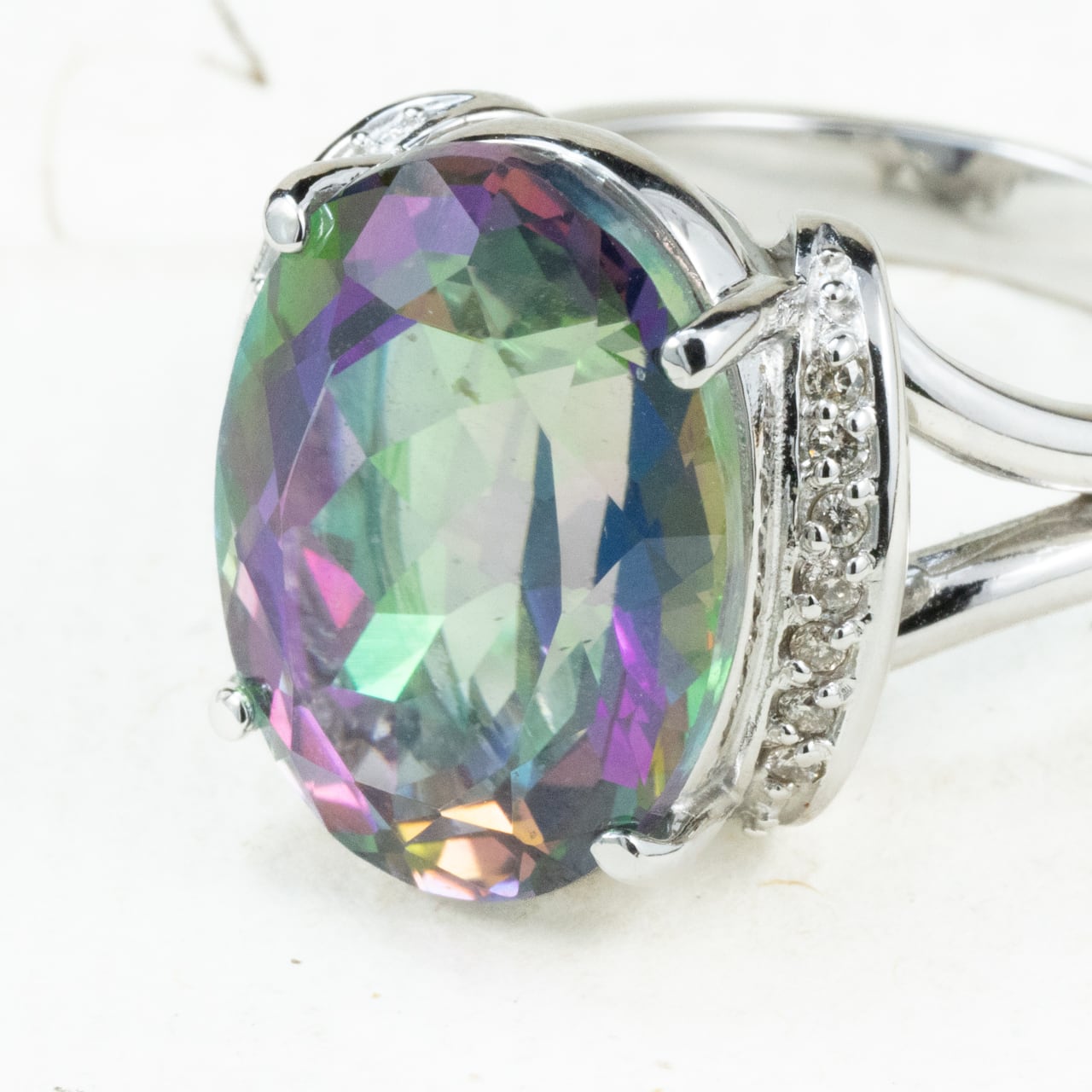ヴィンテージジュエリー シルバーカラー ホワイトゴールド  K18WG ミスティックトパーズ 11.695ct  ダイヤモンド 0.10ct  OKR00248