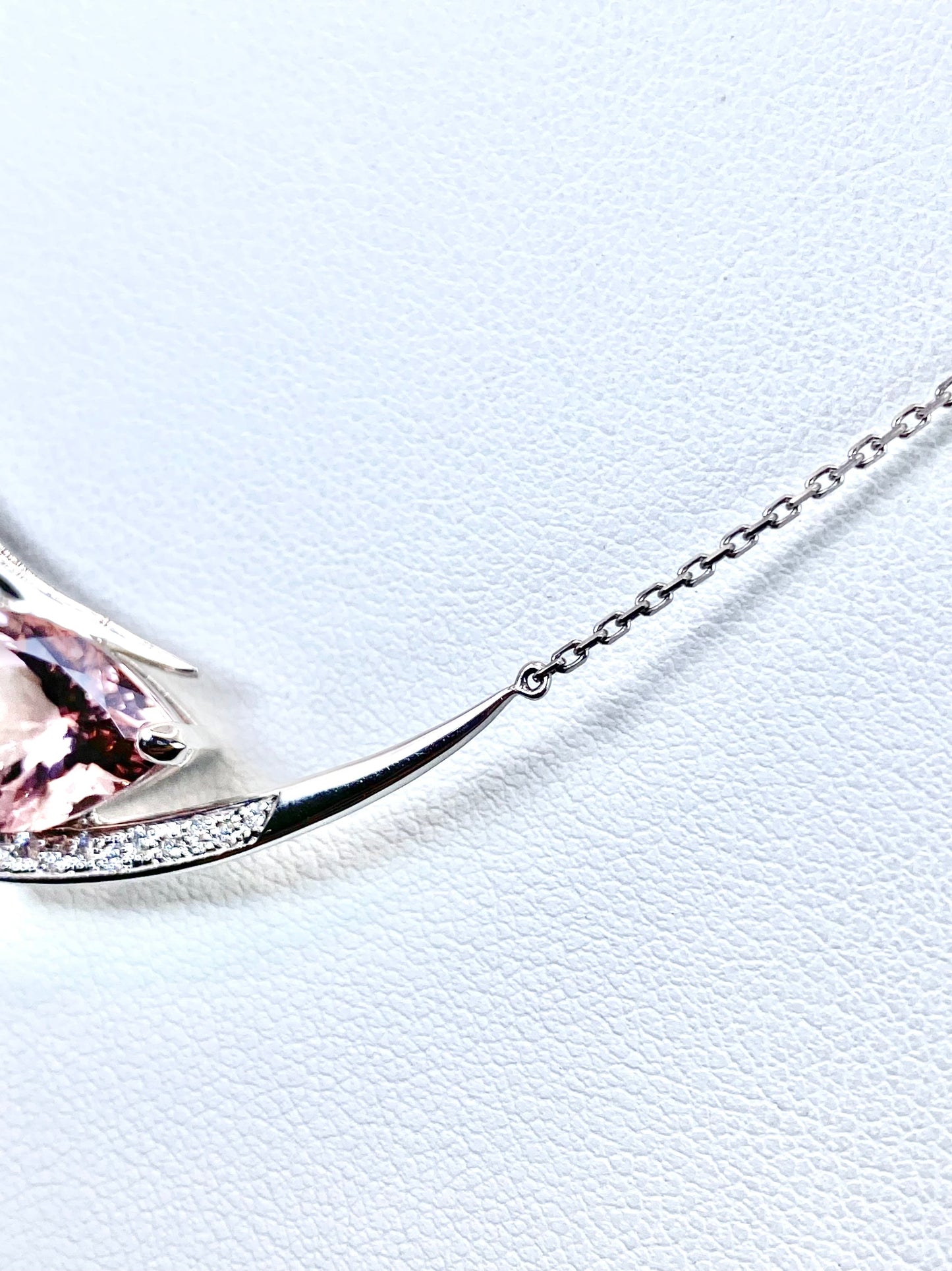 【新品】モルガナイト 4.16ct / ダイヤモンド 計0.08ct Pt900/850 ネックレス【新品】【3日以内返品可（※カード/キャリア決済の場合）】