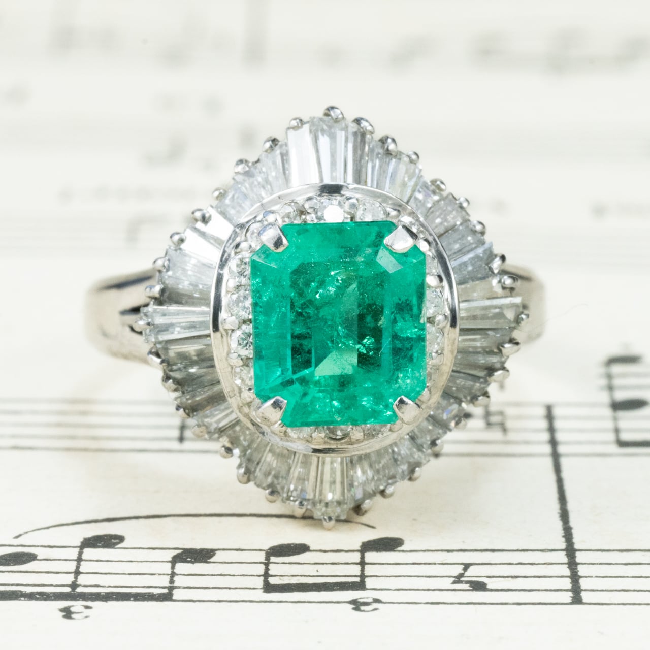 昭和ジュエリー エメラルド ダイヤモンド リング Pt900 1.79ct 1.4ct バレリーナセッティング ヴィンテージ 昭和レトロ MOR00698