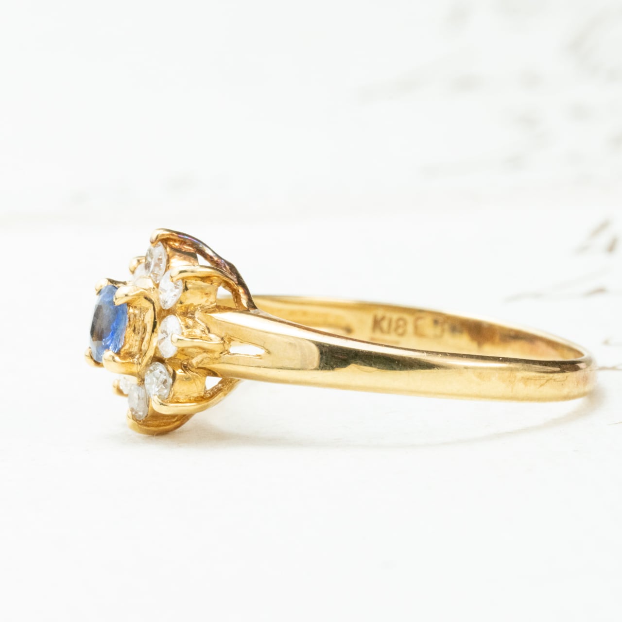 ヴィンテージジュエリー 服部時計店 K18  サファイア 0.17ct  ダイヤモンド 0.2ct クラスター 小花デザイン ゴールド リング 〜楚々とした高原の花のような優しさ〜OKR00245
