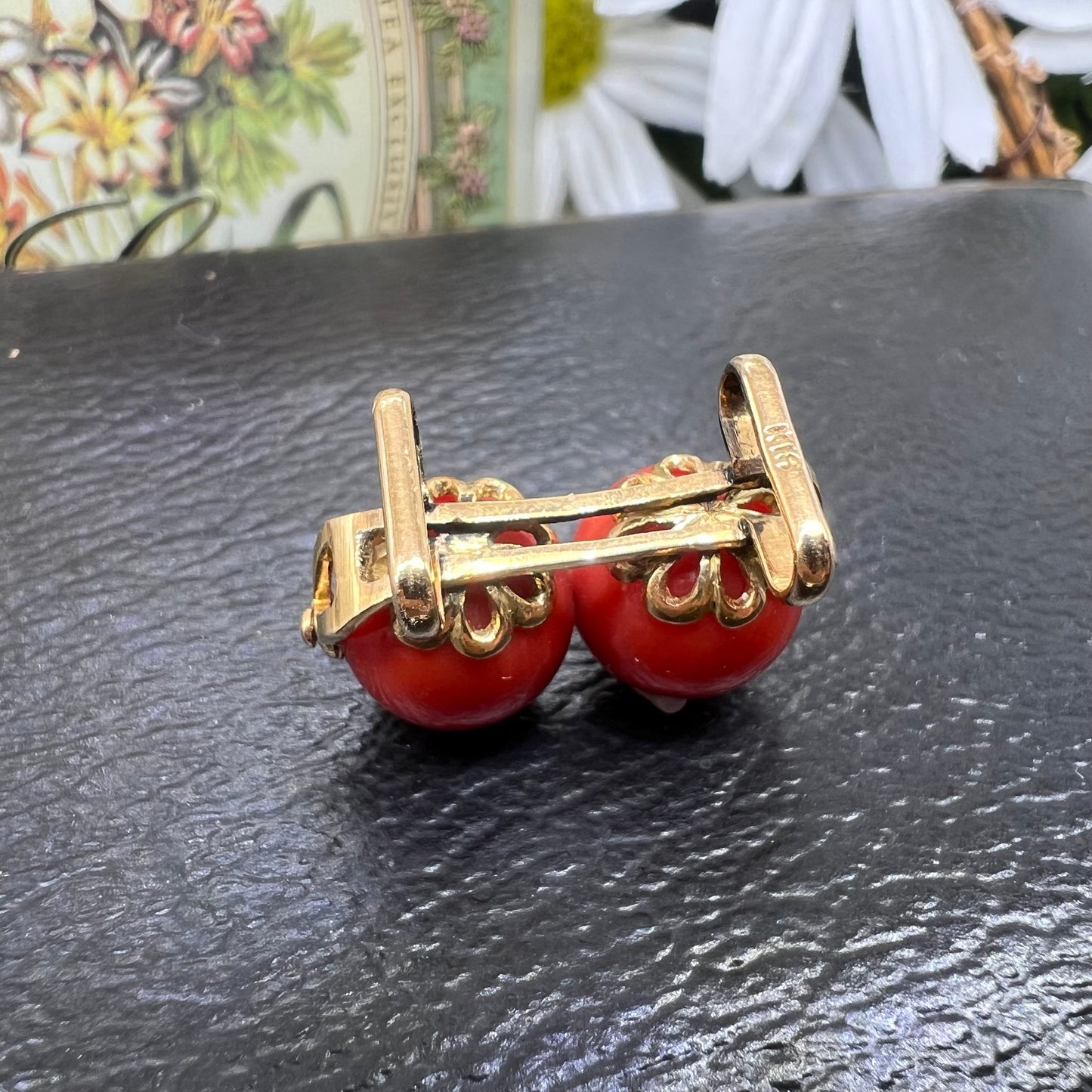 昭和ジュエリー 赤珊瑚 サンゴ 帯留め K18 ヴィンテージ 昭和レトロ コーラル 2珠 和装ジュエリー 帯どめ MOTH00026