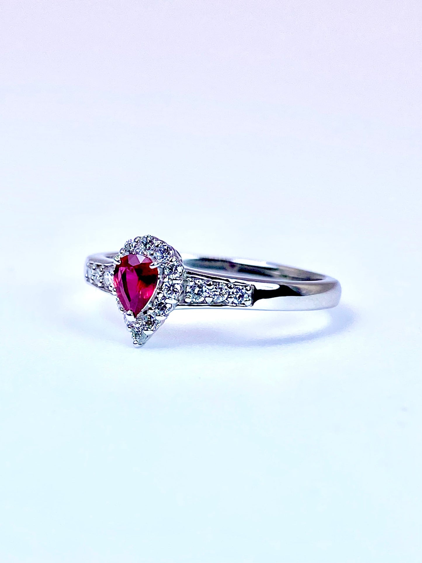 【新品】非加熱ピジョンブラッドルビー 0.21ct / ダイヤモンド 計0.18ct Pt950 リング【新品】【3日以内返品可（※カード/キャリア決済の場合）】