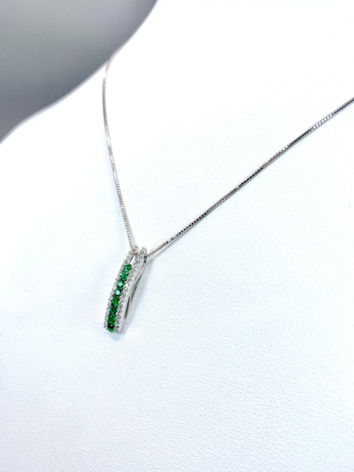 エメラルド 計0.31ct / ダイヤモンド 計0.29ct  18K/750/K18WG ネックレス【リフレッシュメント(新品仕上げ・補修・洗浄等済)】