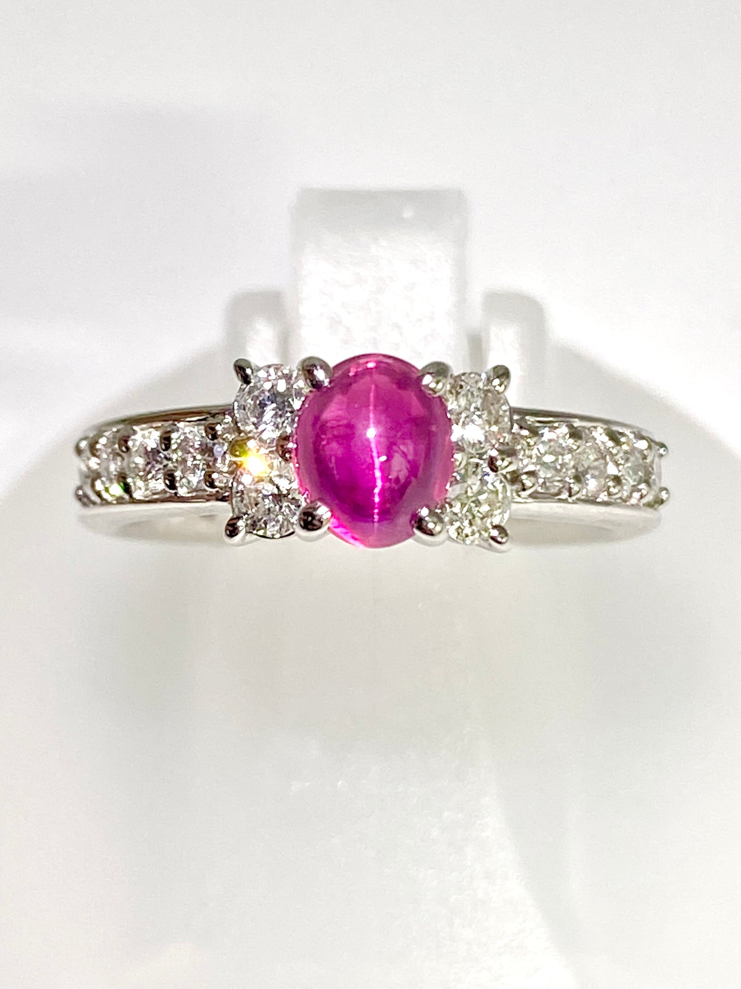【夏季全体SALE（ジュエリー）~7/31】ルビー（キャッツアイ風）0.71ct / ダイヤモンド 計0.50ct  Pt900 リング 11号【リフレッシュメント(新品仕上げ・補修・洗浄等済)】【3日以内返品可（※カード/キャリア決済の場合）】