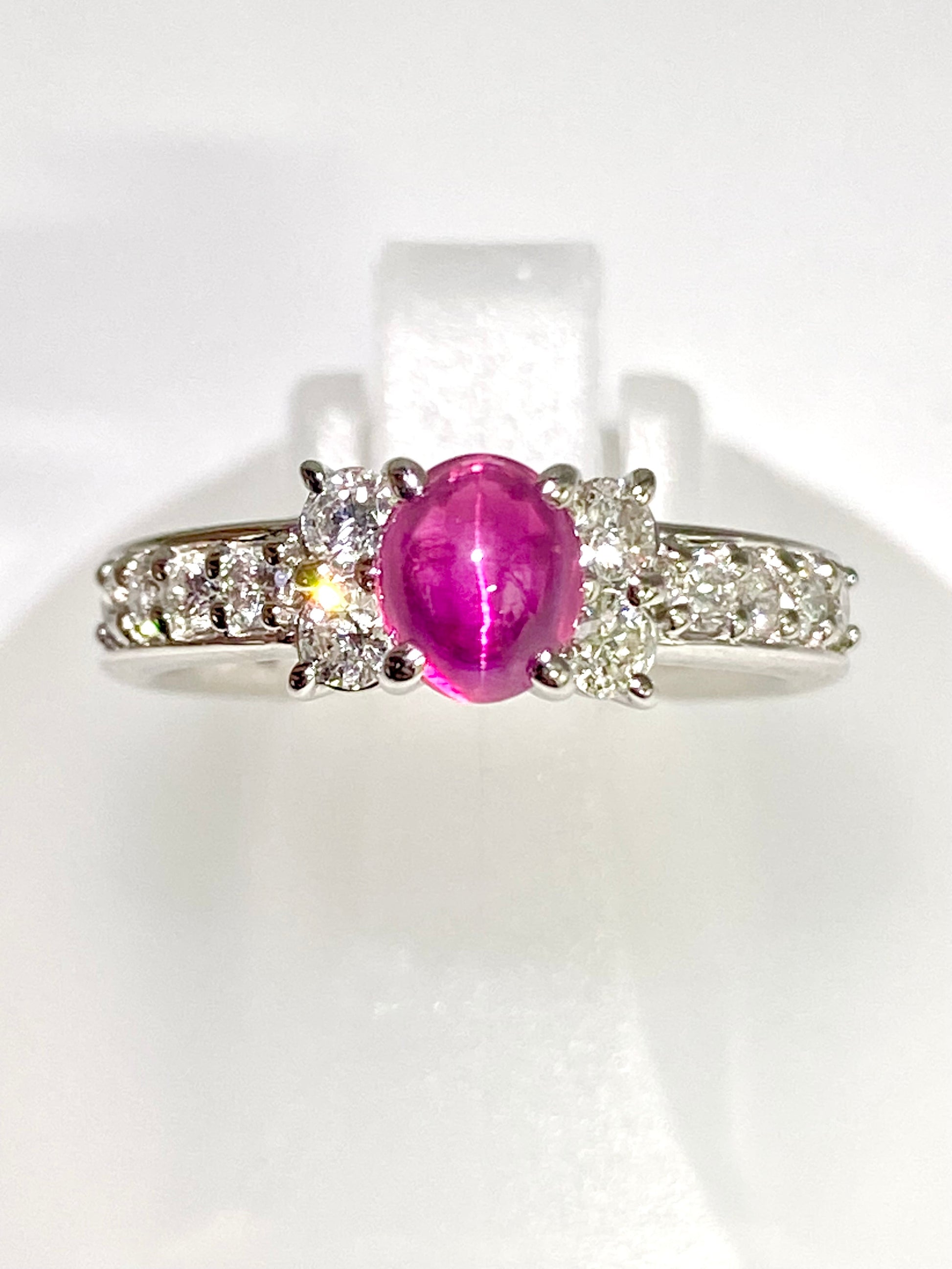 【夏季全体SALE（ジュエリー）~7/31】ルビー（キャッツアイ風）0.71ct / ダイヤモンド 計0.50ct  Pt900 リング 11号【リフレッシュメント(新品仕上げ・補修・洗浄等済)】【3日以内返品可（※カード/キャリア決済の場合）】
