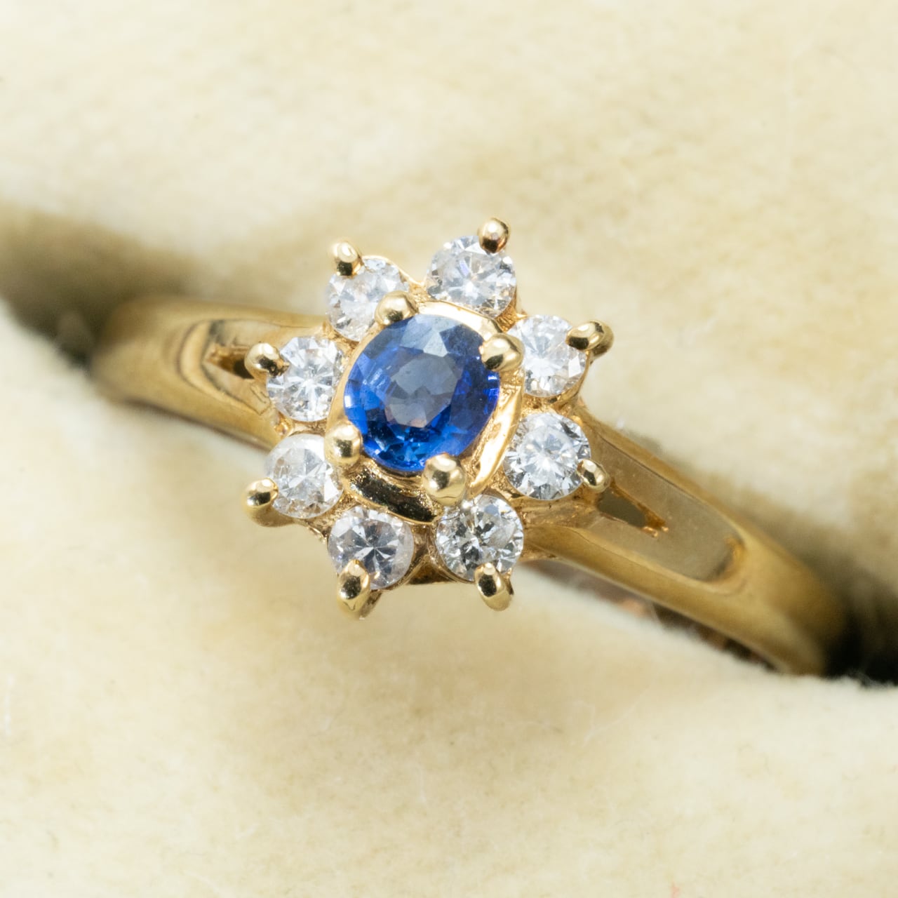 ヴィンテージジュエリー 服部時計店 K18  サファイア 0.17ct  ダイヤモンド 0.2ct クラスター 小花デザイン ゴールド リング 〜楚々とした高原の花のような優しさ〜OKR00245