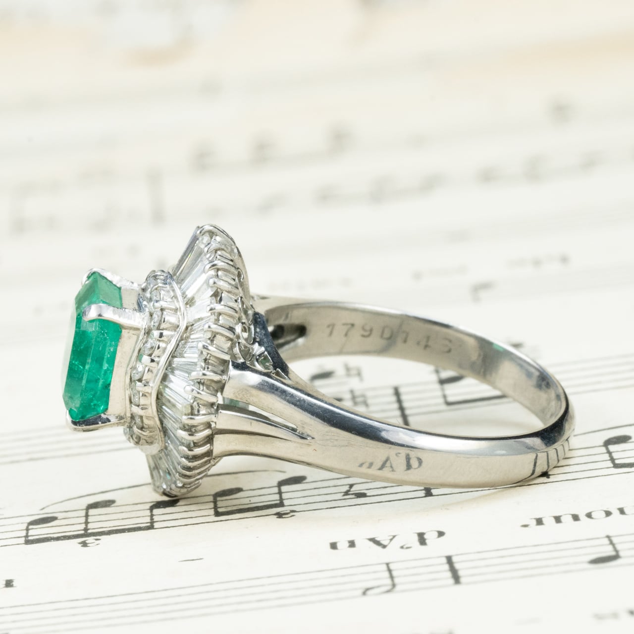 昭和ジュエリー エメラルド ダイヤモンド リング Pt900 1.79ct 1.4ct バレリーナセッティング ヴィンテージ 昭和レトロ MOR00698