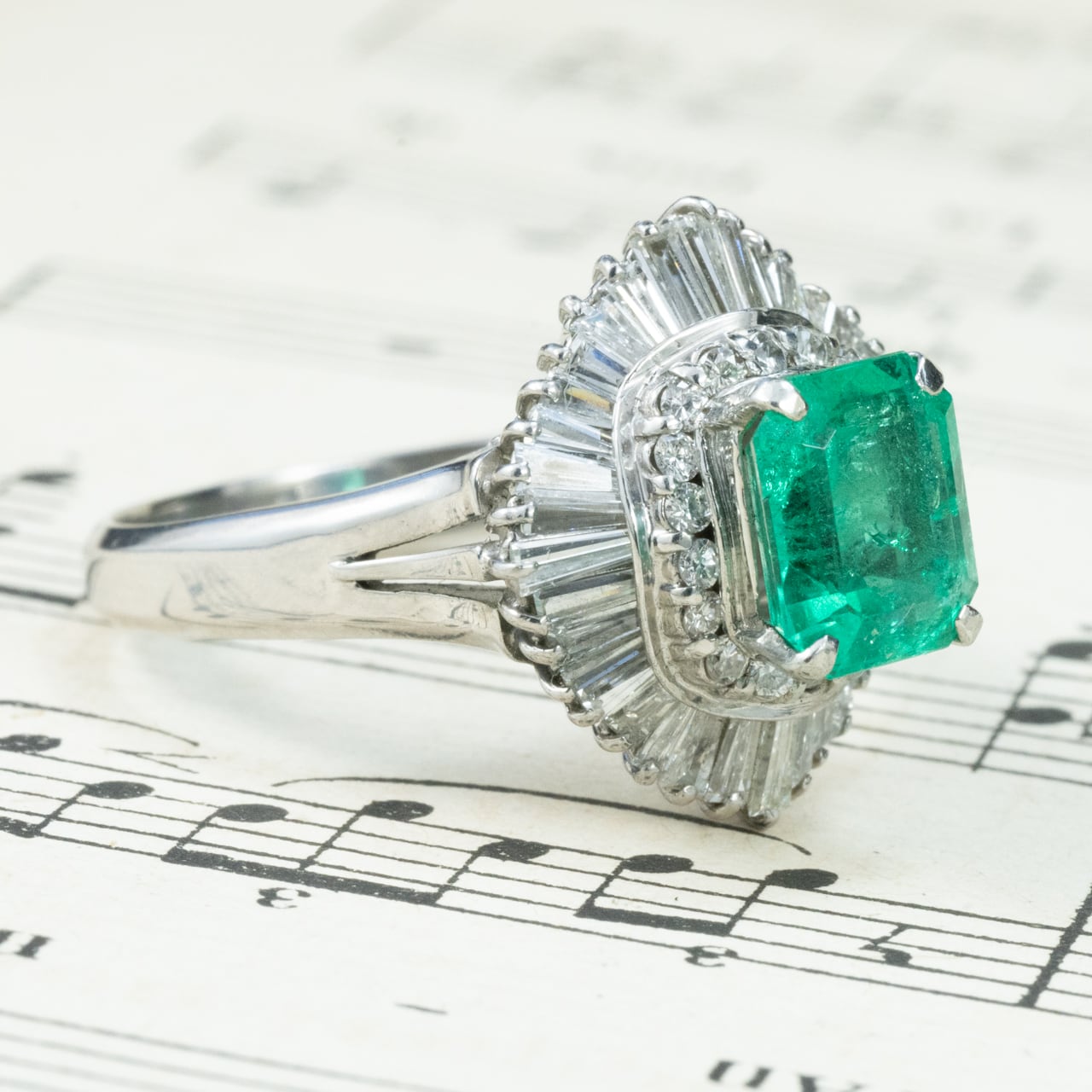 昭和ジュエリー エメラルド ダイヤモンド リング Pt900 1.79ct 1.4ct バレリーナセッティング ヴィンテージ 昭和レトロ MOR00698