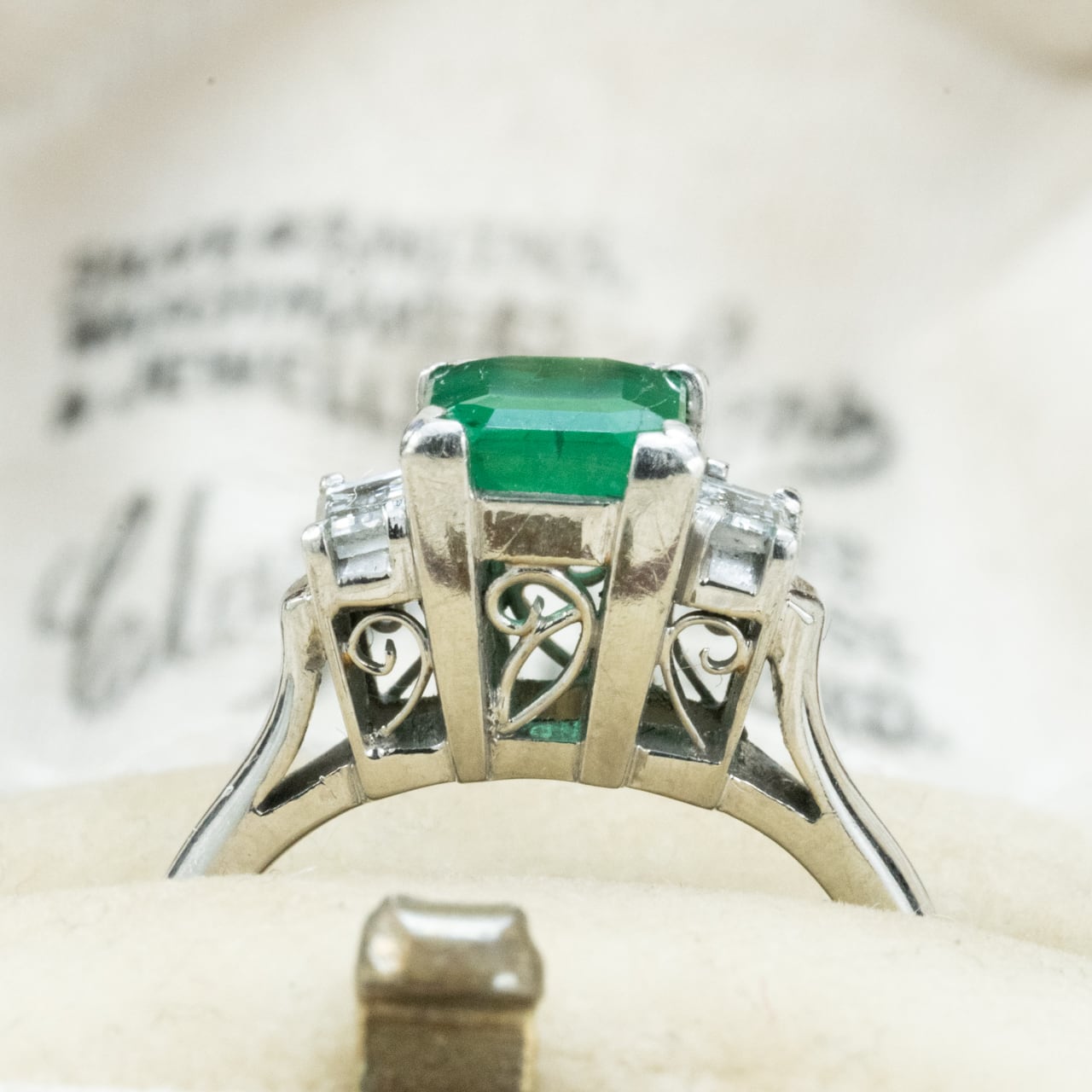 昭和ジュエリー エメラルド ダイヤモンド リング Pt900 1.01ct ヴィンテージ 昭和レトロ 透かしデザイン プラチナ 指輪 MR00777