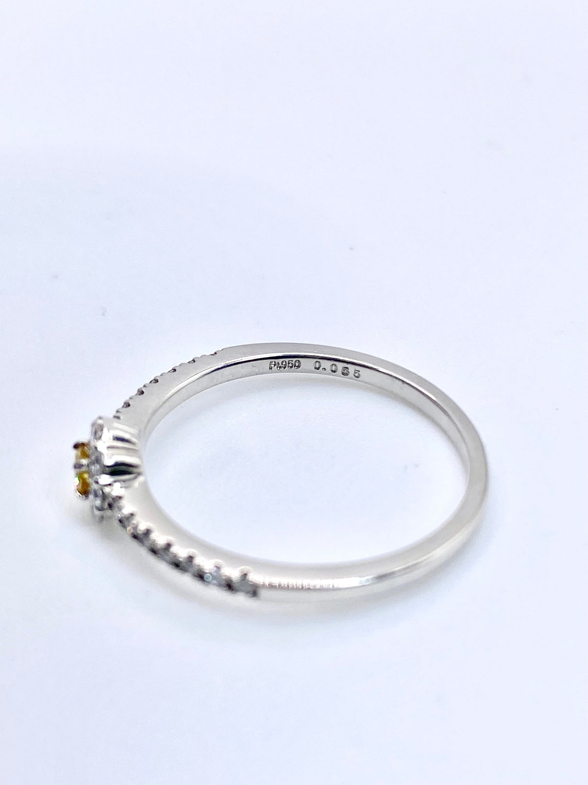 FANCY VIVID YELLOW ダイヤモンド 0.055ct / ダイヤモンド 計0.19ct Pt950 リング 12号【リフレッシュメント(新品仕上げ・補修・洗浄等済)】【3日以内返品可（※カード/キャリア決済の場合）】