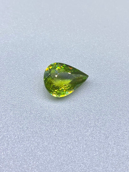 はっきり美しい緑茶系スフェーン 3.29ct ルースペアシェイプ 動画リンク Twitter/Xあり 4枚目