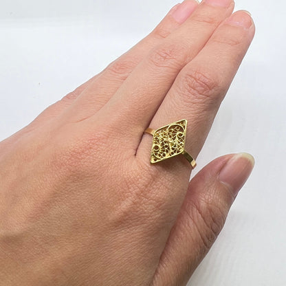DR00650 フランス ヴィンテージ フィリグリー 透かしデザイン リング 金刺繍 細工 イニシャルリングの様なデザインが素敵