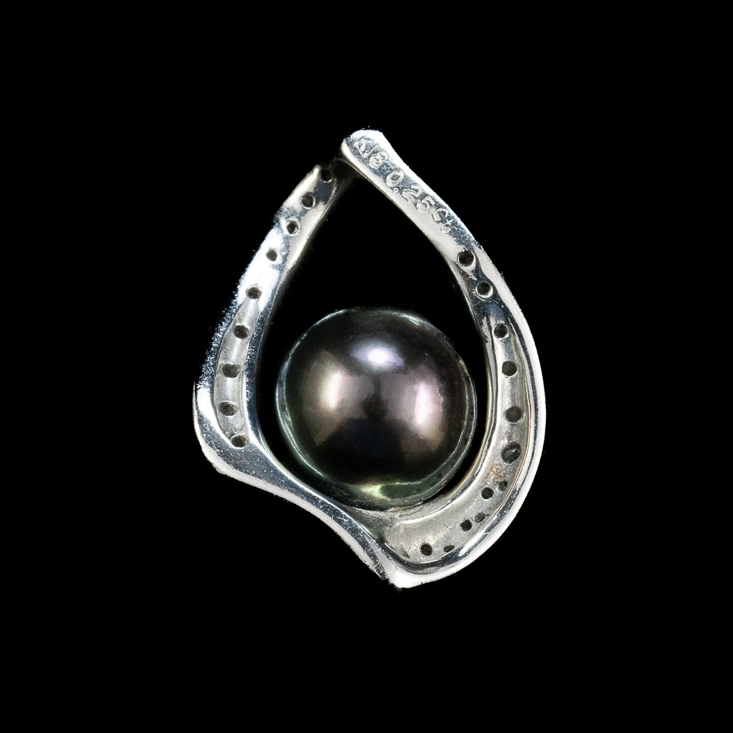 K18WG 黒蝶真珠 ピーコックカラー ダイヤモンド  0.25ct  4.0g 9.0mm珠 MOP00274