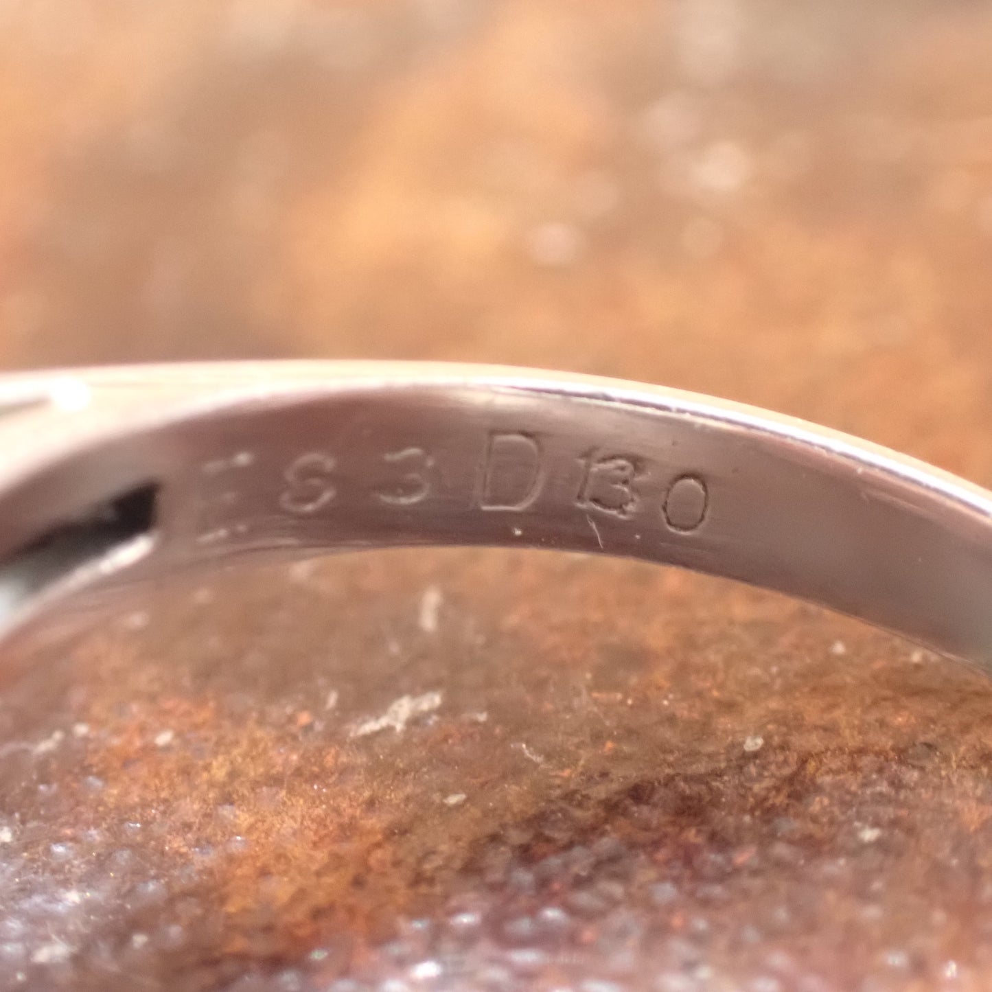 昭和レトロ ヴィンテージジュエリー 透かし 和デコ ザマス デザインリング 指輪 Pt900 エメラルド 0.83ct ダイヤモンド 1.3ct シルバーカラー MOR00699