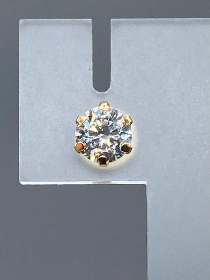 新品合成モアッサナイト K10 ピアス 新品 2枚目