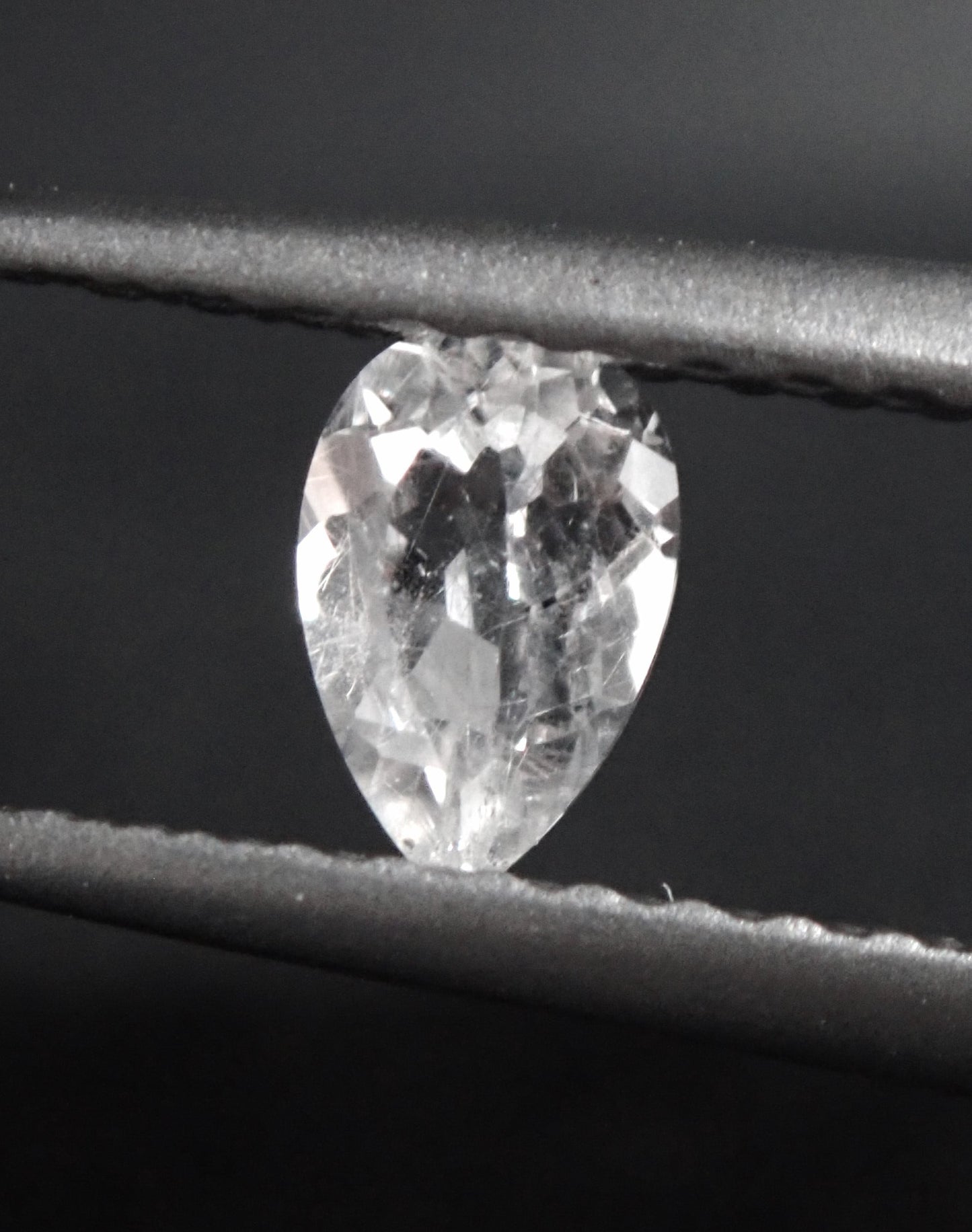 フェナカイト 0.21ct ルース ペアシェイプ 2枚目