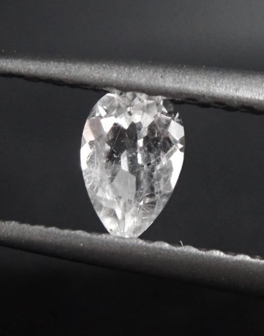 フェナカイト 0.21ct ルース ペアシェイプ 2枚目