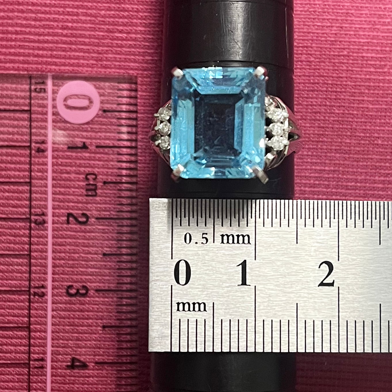 昭和レトロ デザイン リング ヴィンテージ Pt900 ブルートパーズ ダイヤモンド  昭和ジュエリーの魅力 大粒ブルートパーズが輝く優雅な一品 MR00745