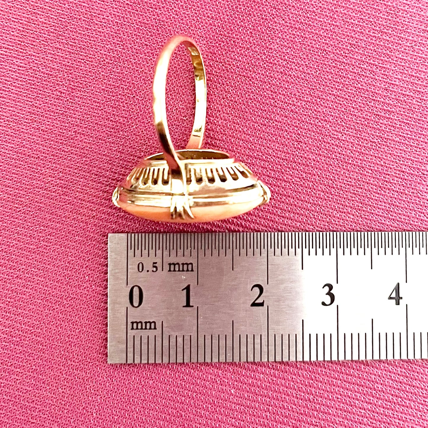 昭和ジュエリー 桃色珊瑚 サンゴ リング K18 ヴィンテージ 昭和レトロ 王冠透かし 孔雀透かし コーラル 指輪 OKR00146