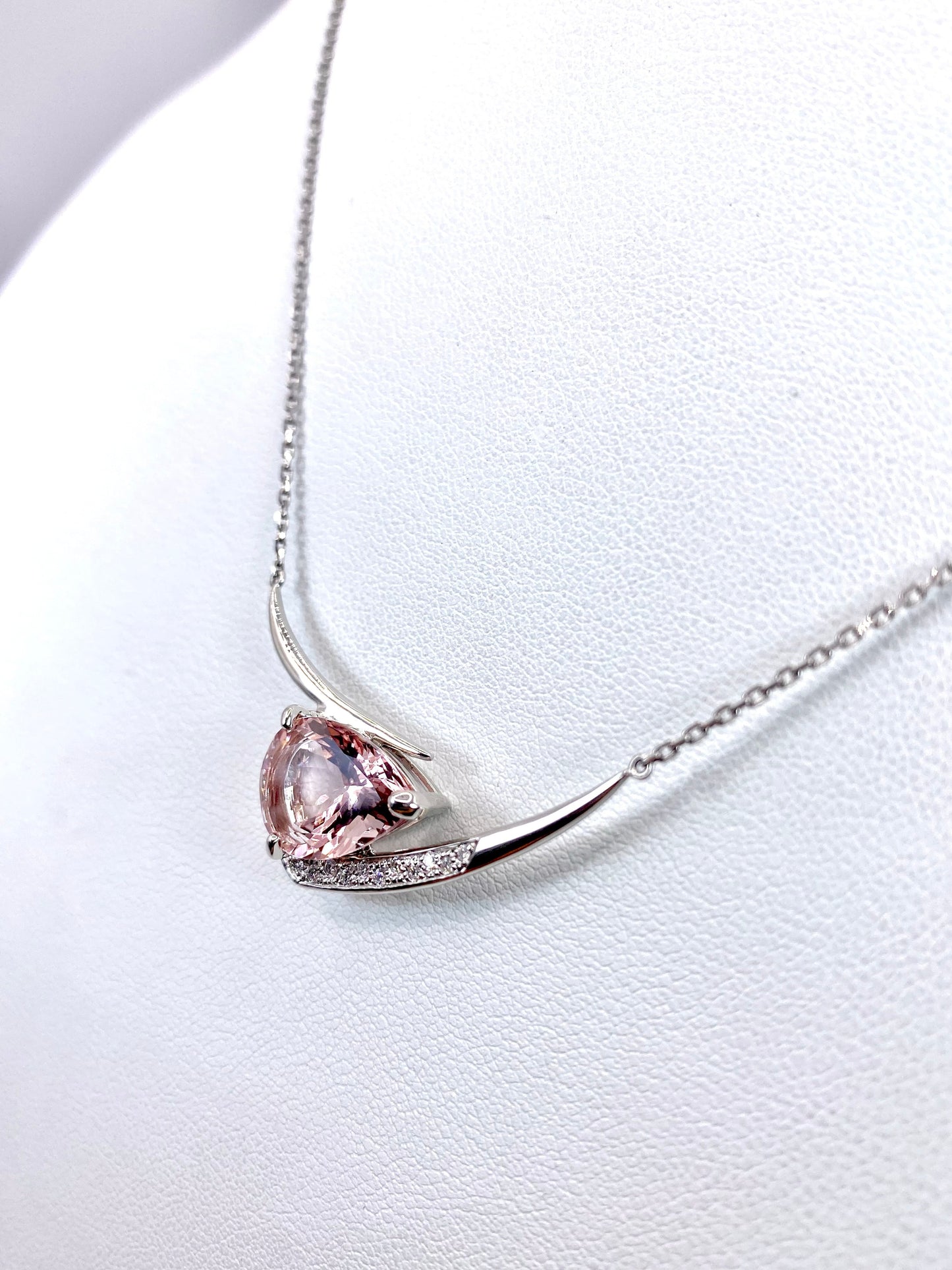 【新品】モルガナイト 4.16ct / ダイヤモンド 計0.08ct Pt900/850 ネックレス【新品】【3日以内返品可（※カード/キャリア決済の場合）】