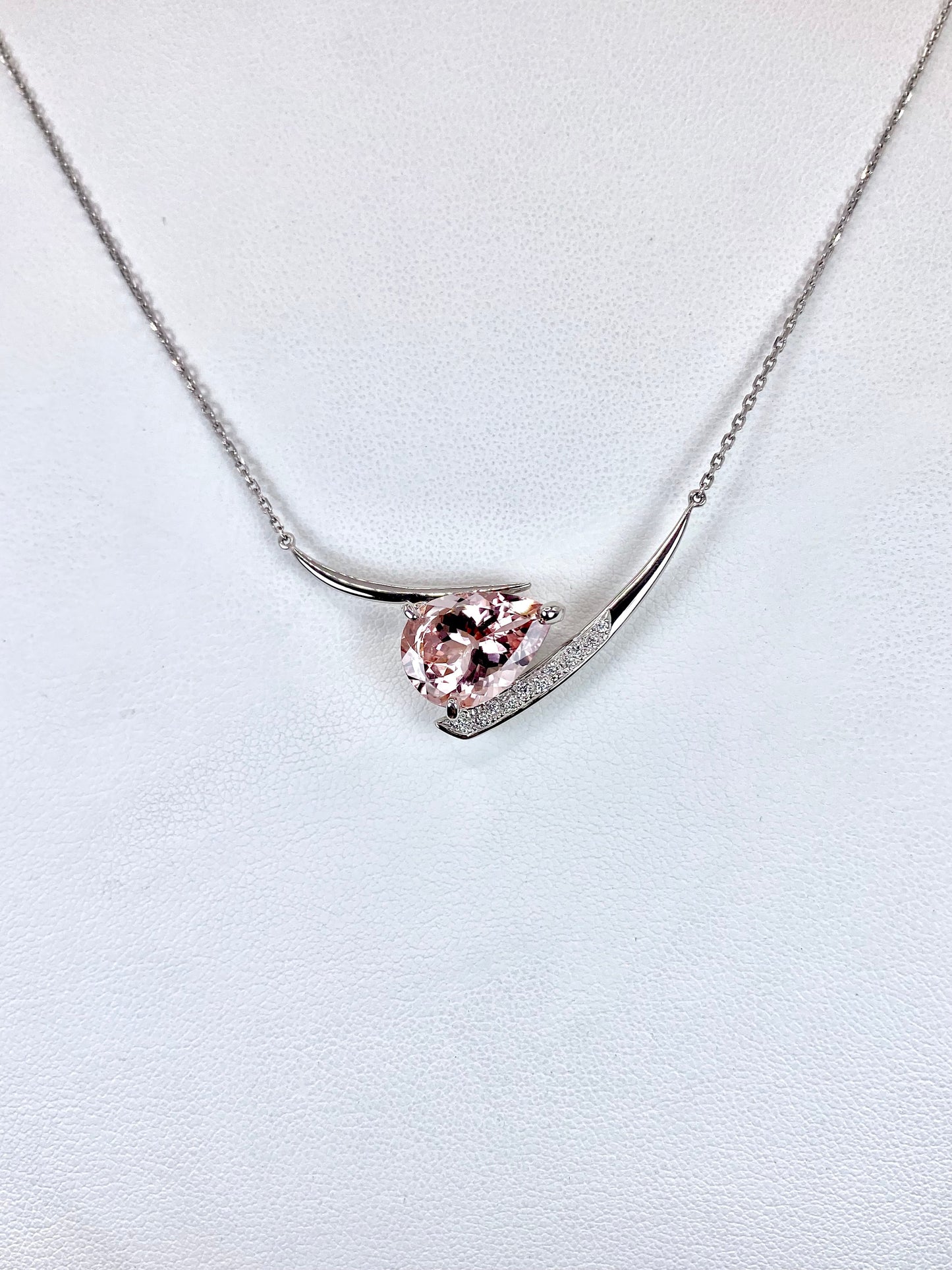 【新品】モルガナイト 4.16ct / ダイヤモンド 計0.08ct Pt900/850 ネックレス【新品】【3日以内返品可（※カード/キャリア決済の場合）】
