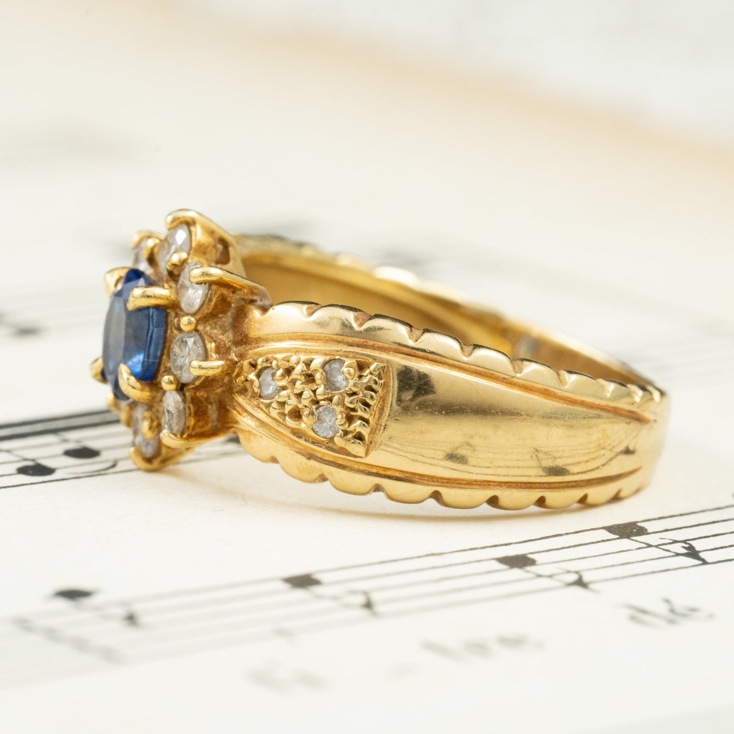 K18 サファイア0.40ct × ダイヤモンド0.43ct リング 〜気品あふれるブルーのきらめき〜OKR00155