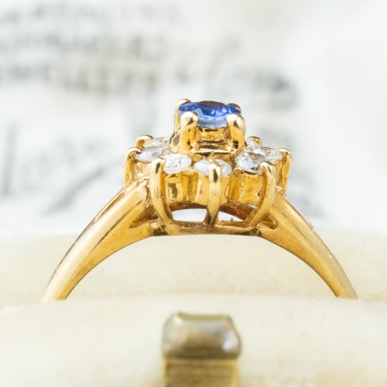 ヴィンテージジュエリー 服部時計店 K18  サファイア 0.17ct  ダイヤモンド 0.2ct クラスター 小花デザイン ゴールド リング 〜楚々とした高原の花のような優しさ〜OKR00245