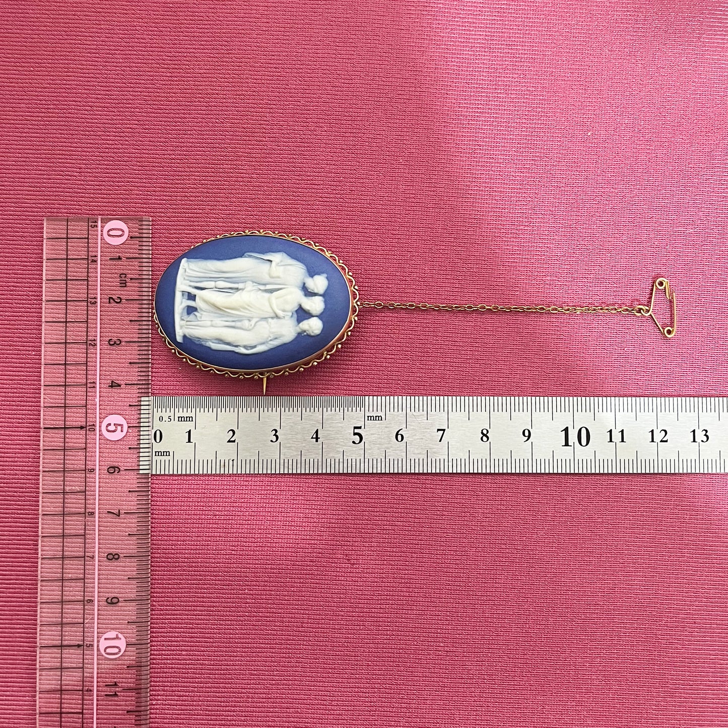 K９イギリス ウエッジウッド wedgwood ヴィンテージ カメオ ブローチ 〜空の青に魅せられて…女神達の語らい〜 MOBR00027