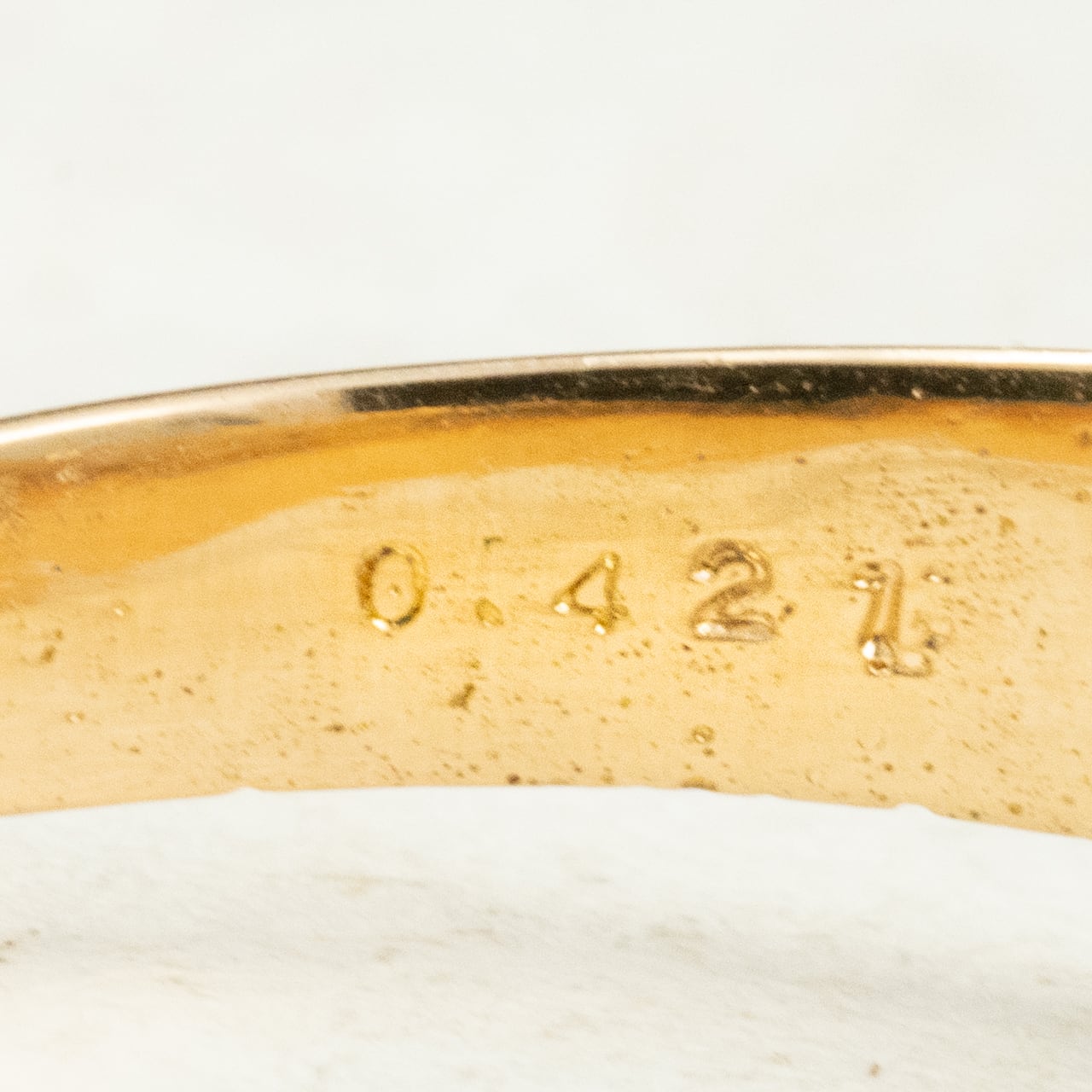 イギリスアンティーク ジュエリー K18 オールドマインカットダイヤモンド 約0.5ct ベルチャーセッティング 1905年製 バーミンガム 彫り装飾 ゴールド リング DR00776  Daisy Ring