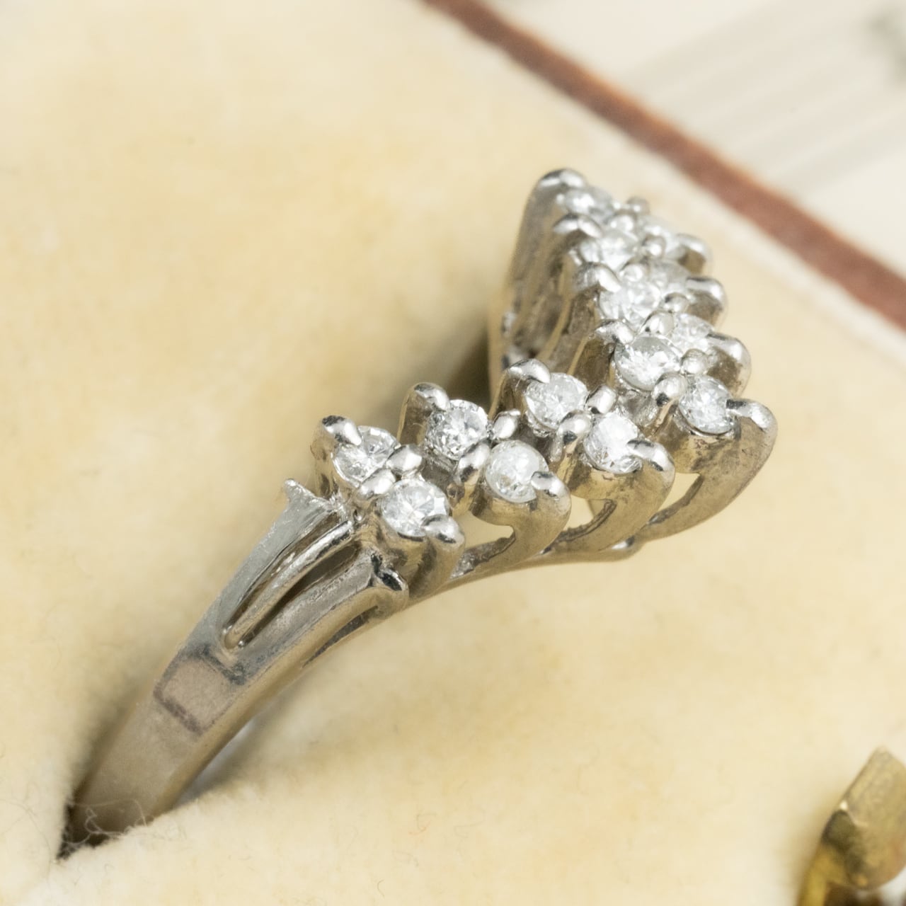 昭和ジュエリー ダイヤモンド リング Pt900 0.26ct ヴィンテージ 昭和レトロ V字デザイン 指輪 プラチナ OKR00206
