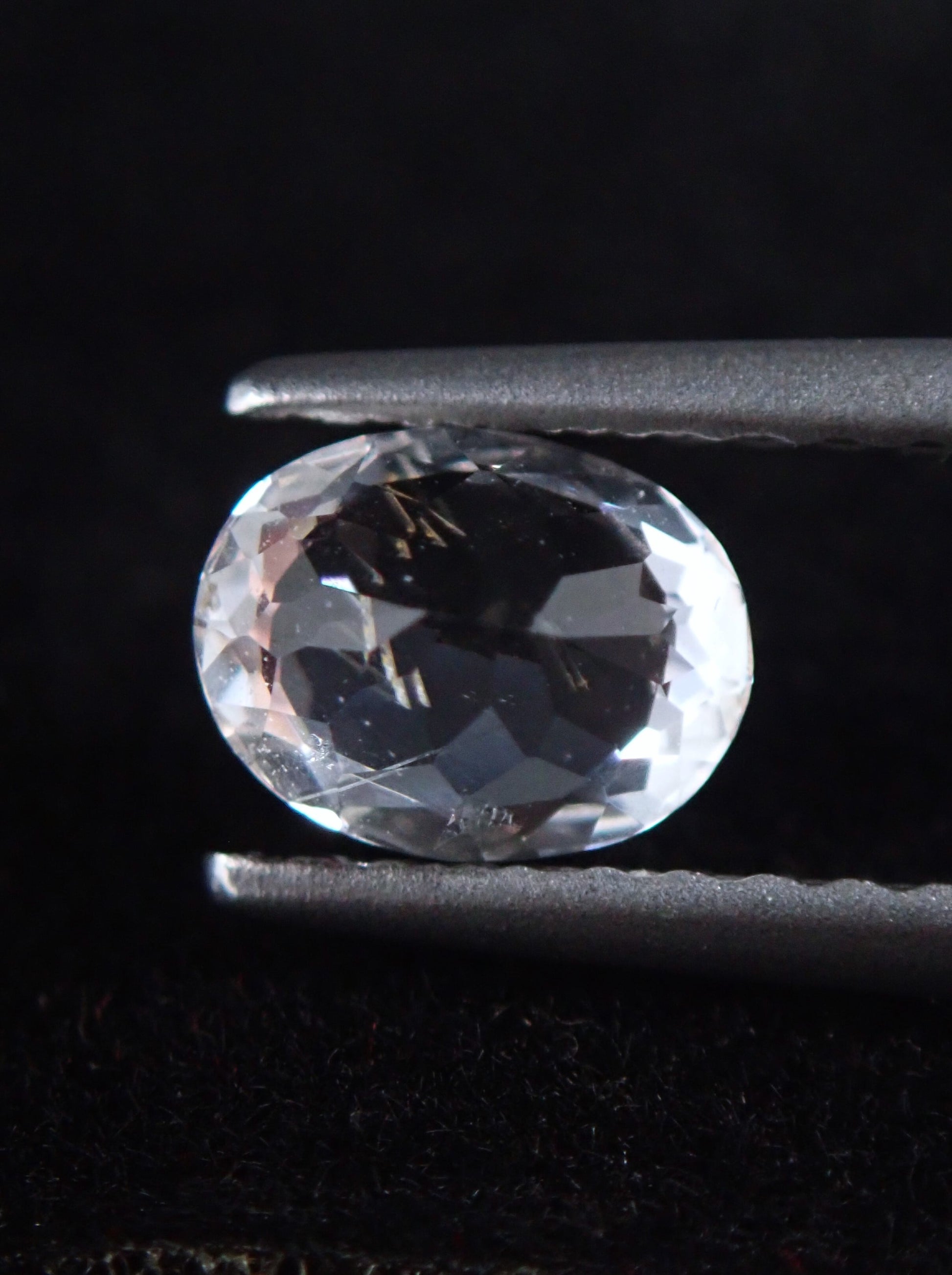 フェナカイト 0.52ct ルース オーバル 2枚目