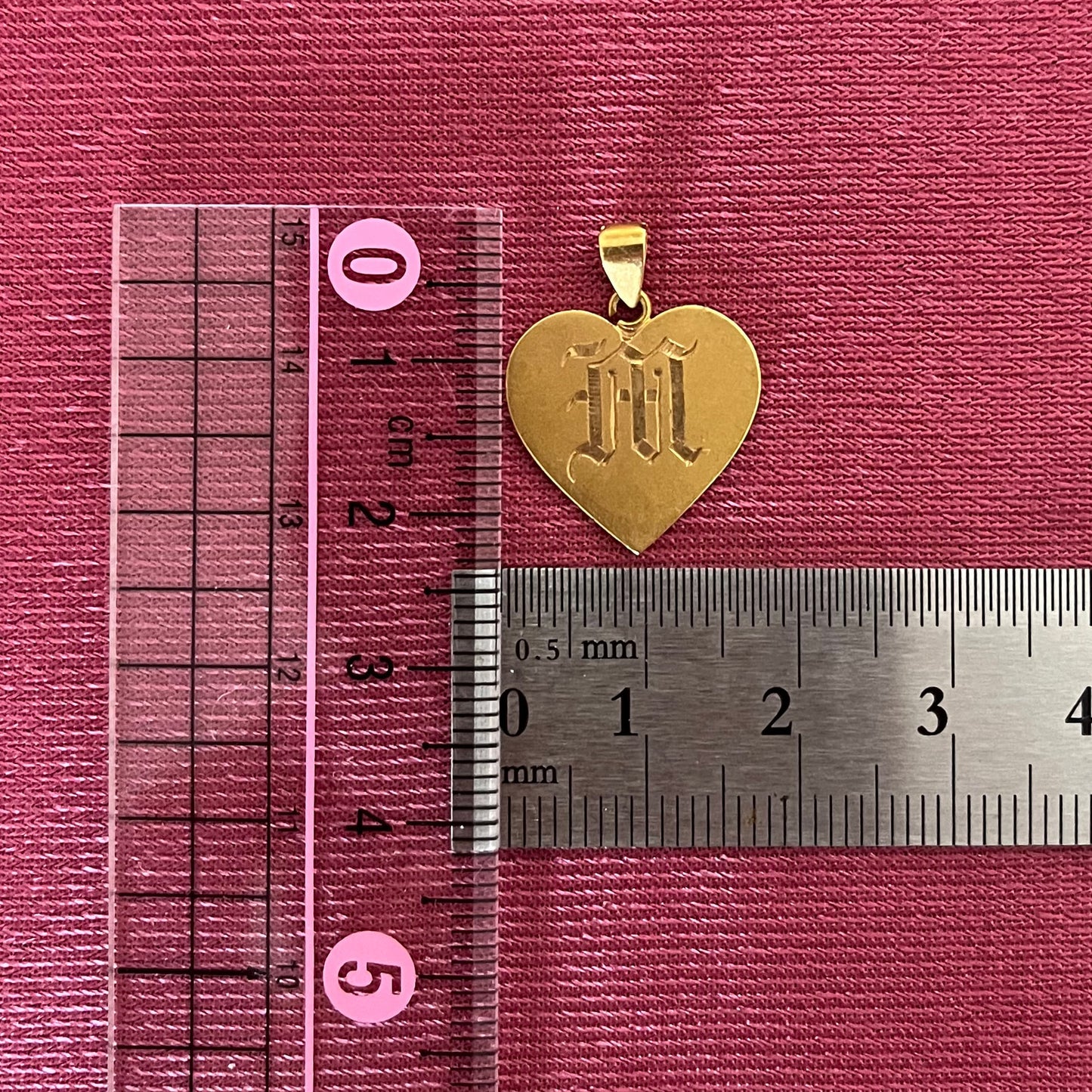 【日本の作品】昭和レトロ ヴィンテージ 手彫り ハートデザイン イニシャル M ペンダントトップ  K18 OKP00044