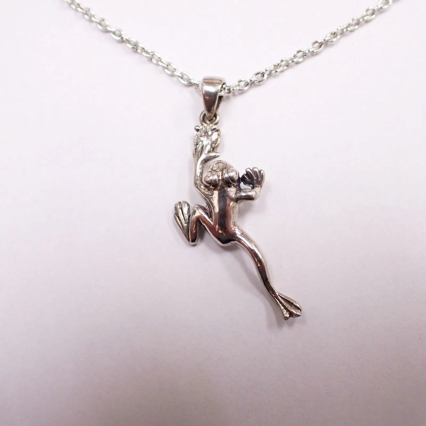 frog-motif-diamond-long-necklace-2
