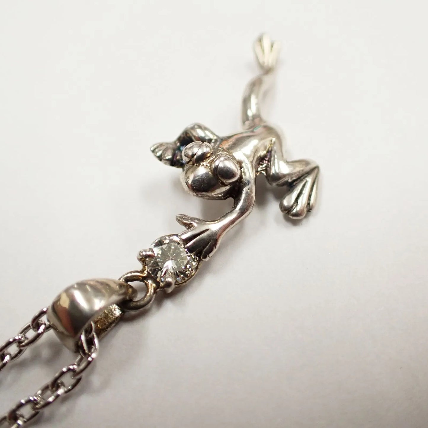 frog-motif-diamond-long-necklace-5