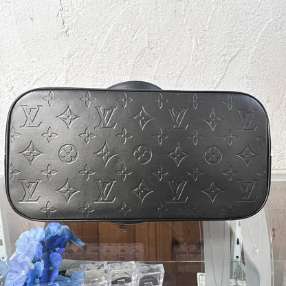 louis-vuitton-monogram-stockton-tote-bag-metallic-black-9
