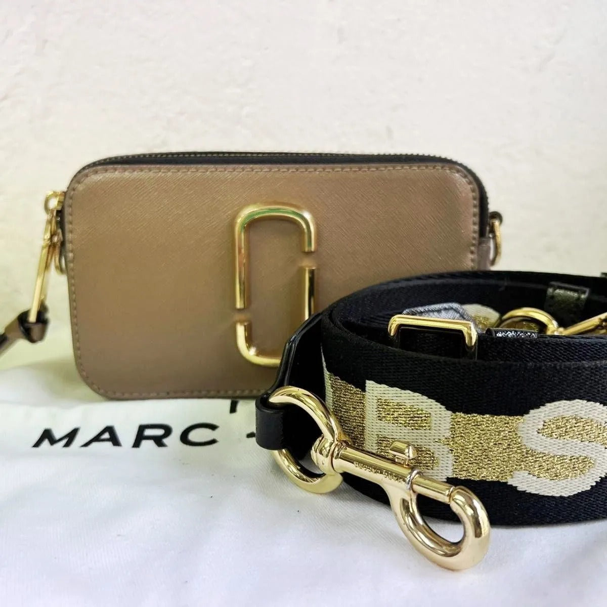 marc-jacobs-the-snapshot-camera-bag-2