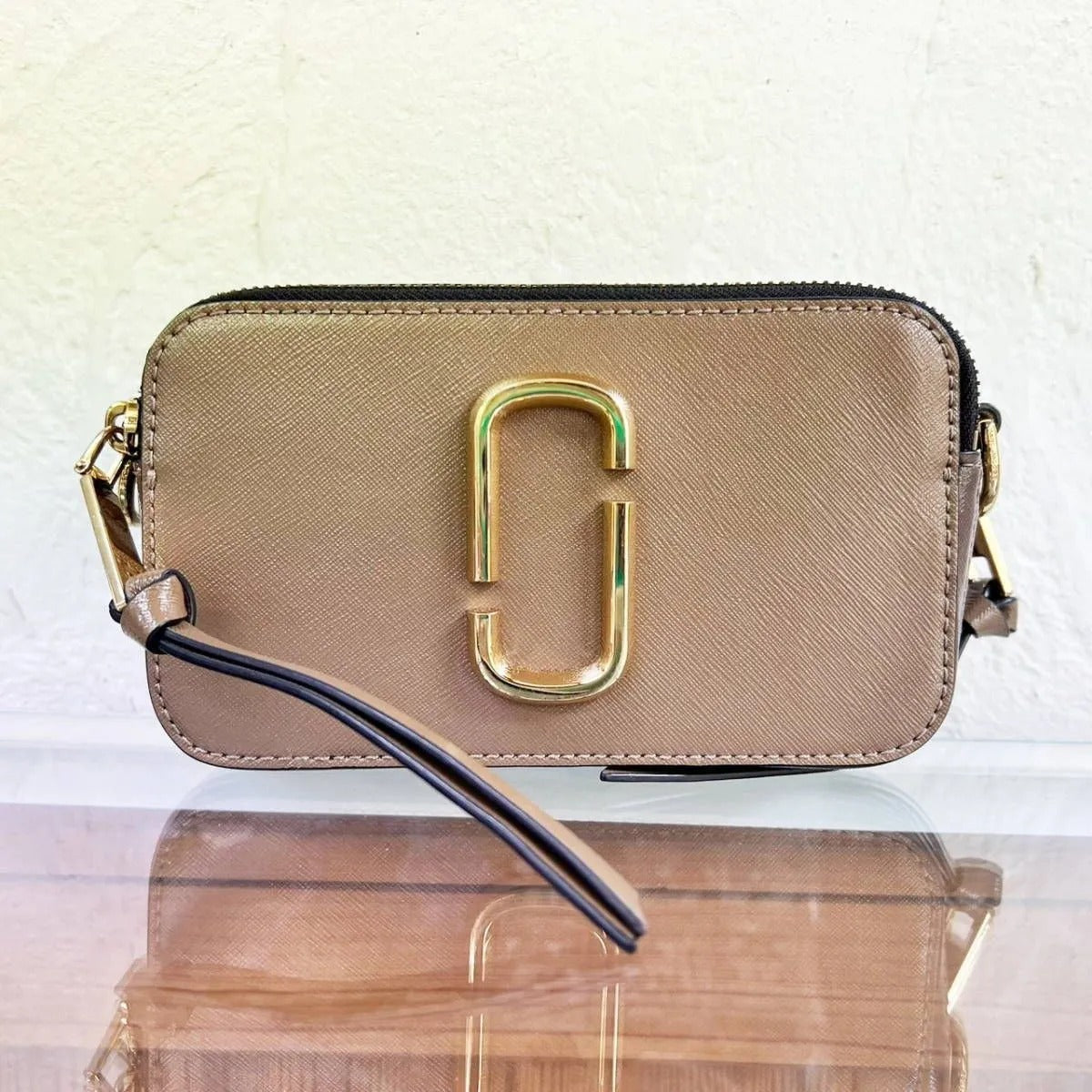 marc-jacobs-the-snapshot-camera-bag-3