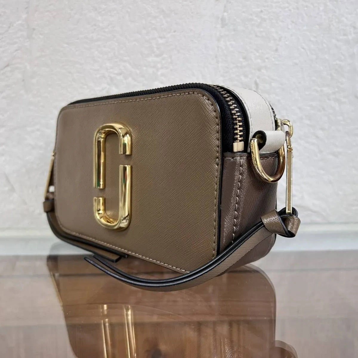 marc-jacobs-the-snapshot-camera-bag-5