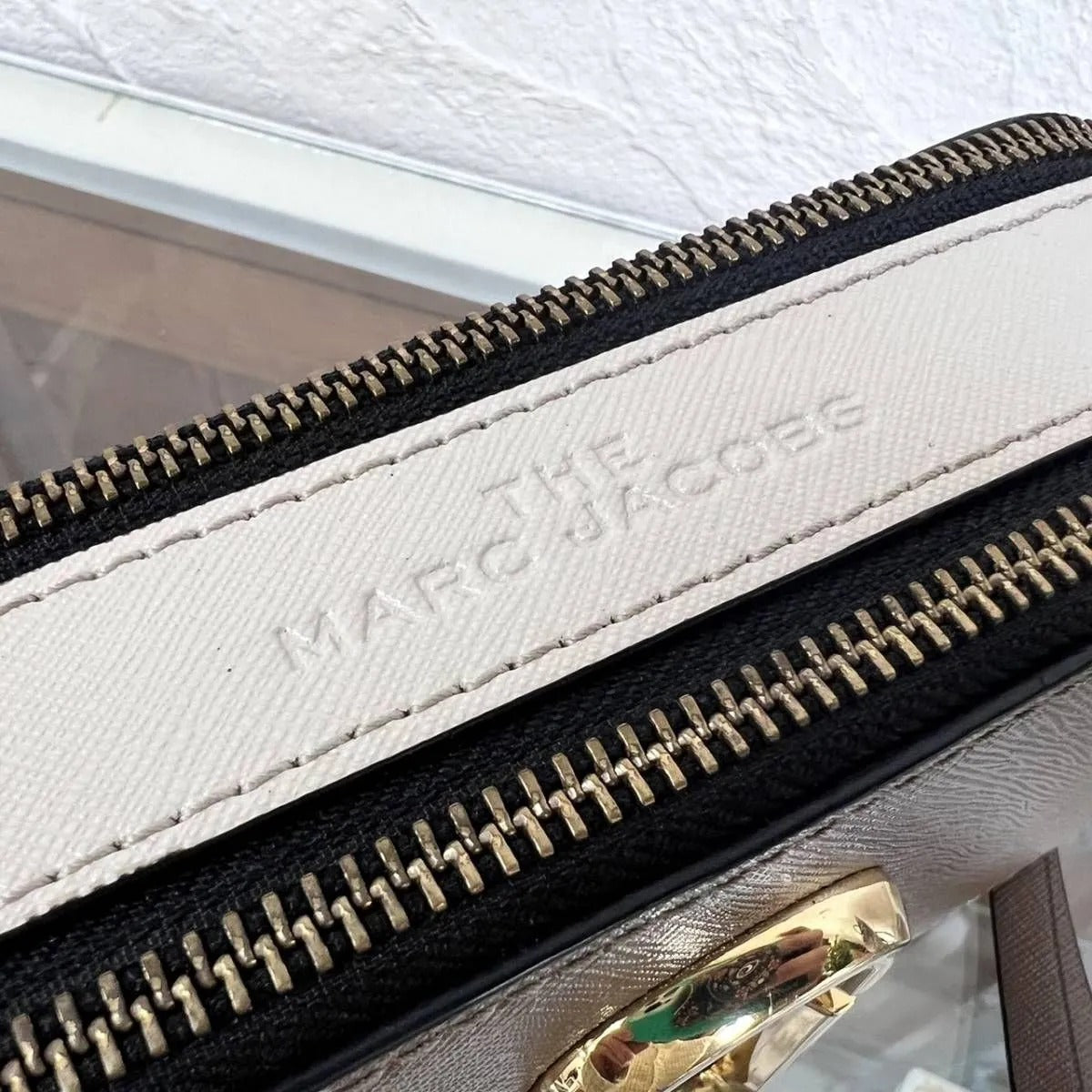 marc-jacobs-the-snapshot-camera-bag-9