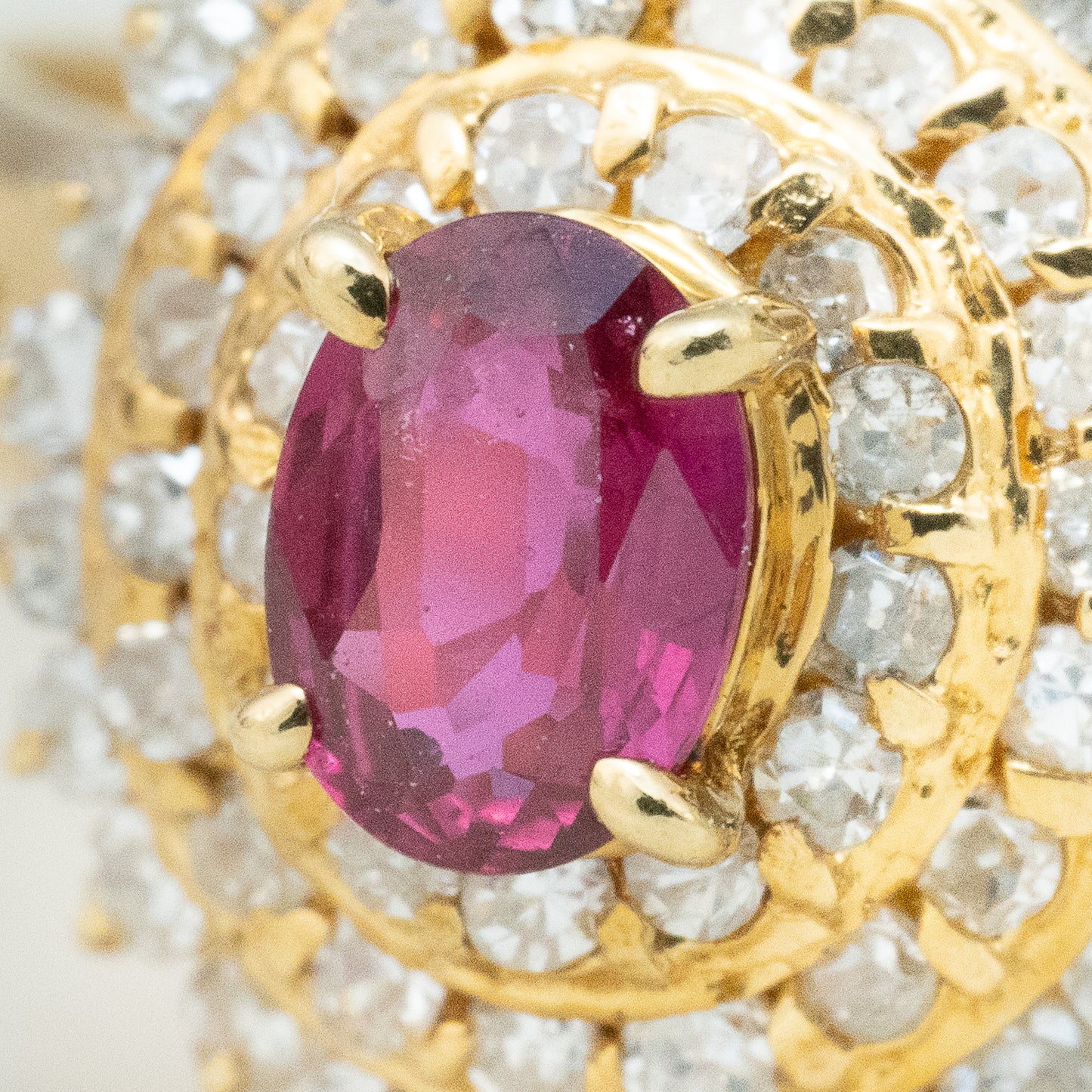 K18 ルビー0.20ct ダイヤモンド0.30ct リング｜二重のハローが囲むクラシックなクラスターデザイン MOR00709