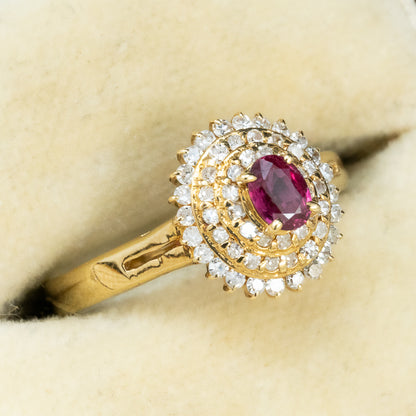 K18 ルビー0.20ct ダイヤモンド0.30ct リング｜二重のハローが囲むクラシックなクラスターデザイン MOR00709