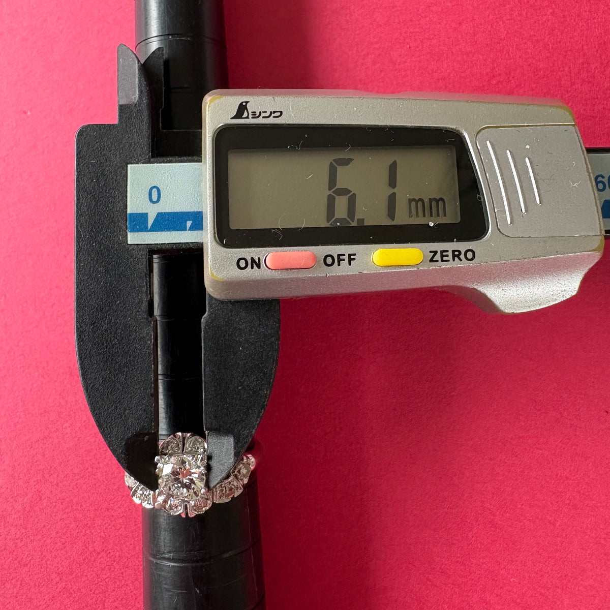 Pt950 ダイヤモンドリング｜大小のダイヤが花のように咲くクラシカルなクラスターデザイン MR00833