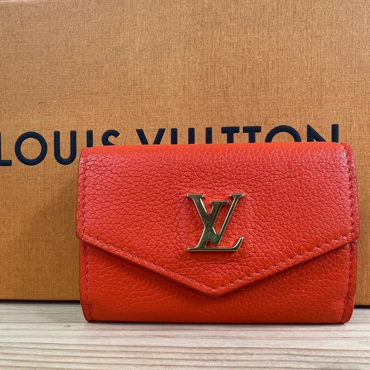 louis-vuitton-portefeuille-lockmini-wallet-m67860-1